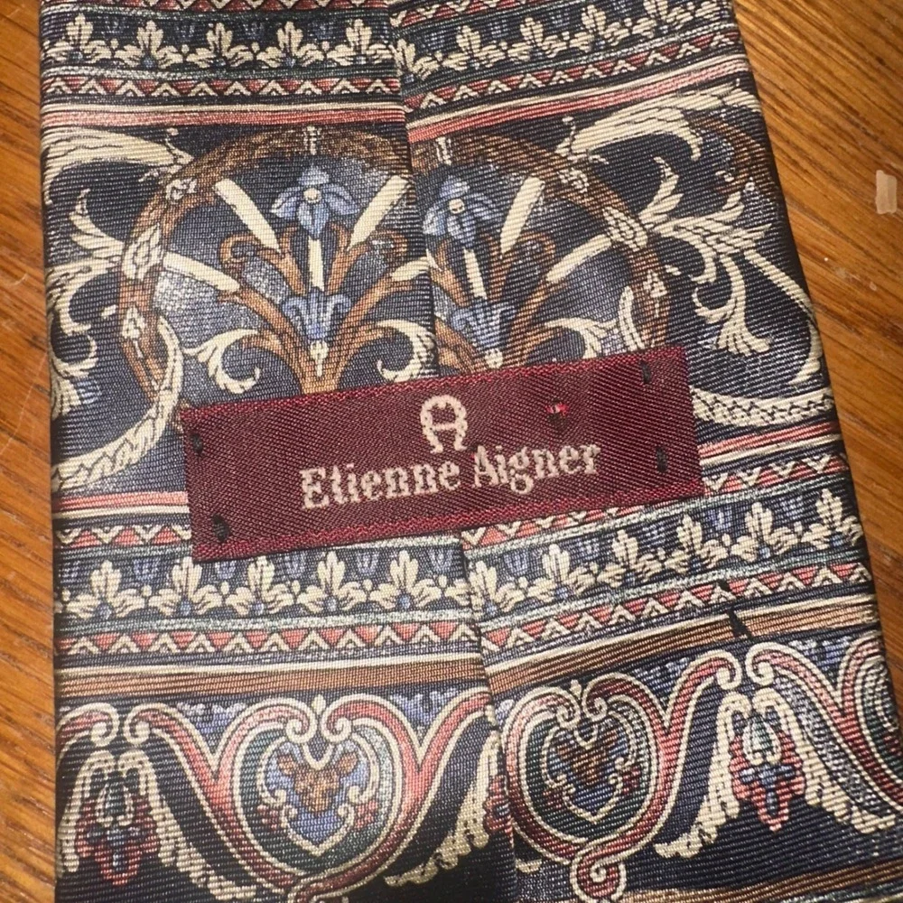 Etienne Aigner Mens Silk Tie Navy Burgundy Gold‎ Baroque Paisley Ornate Pattern